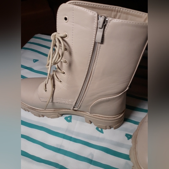 Tan combat boot - Picture 3 of 5